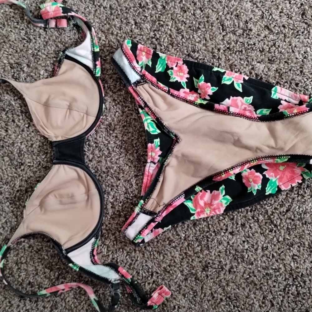 Bikini - Picture 4 of 4